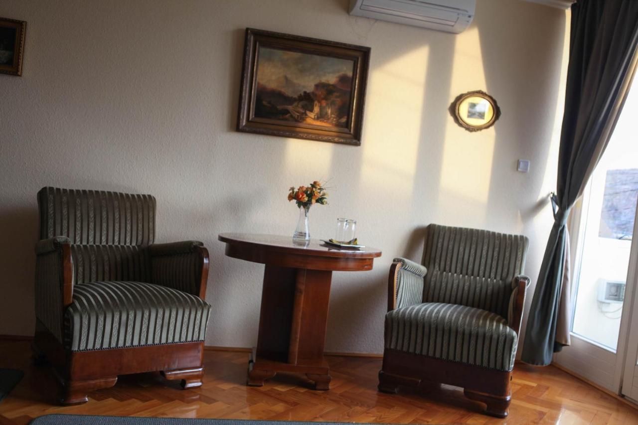 Barokk Antik Guest House Kecskemet Room photo