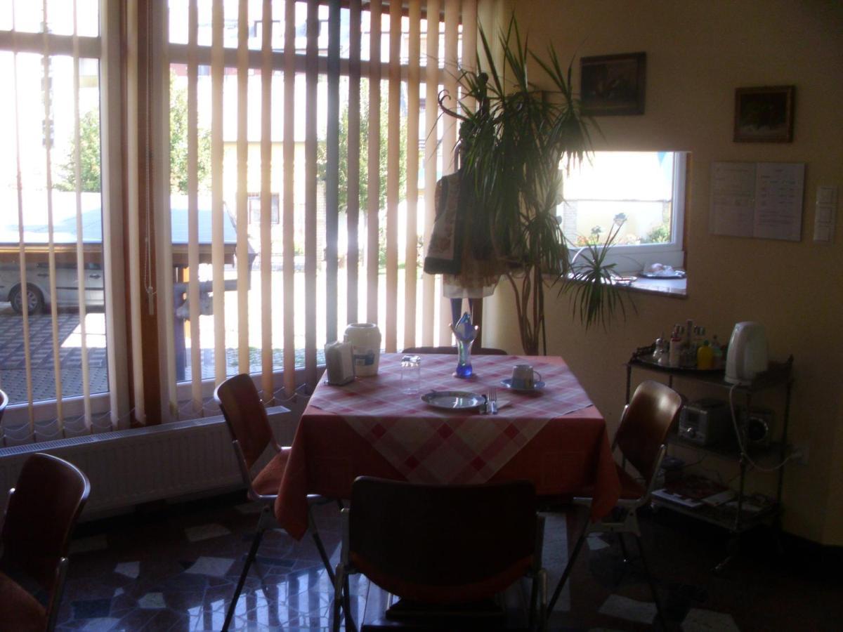 Barokk Antik Guest House Kecskemet Exterior photo